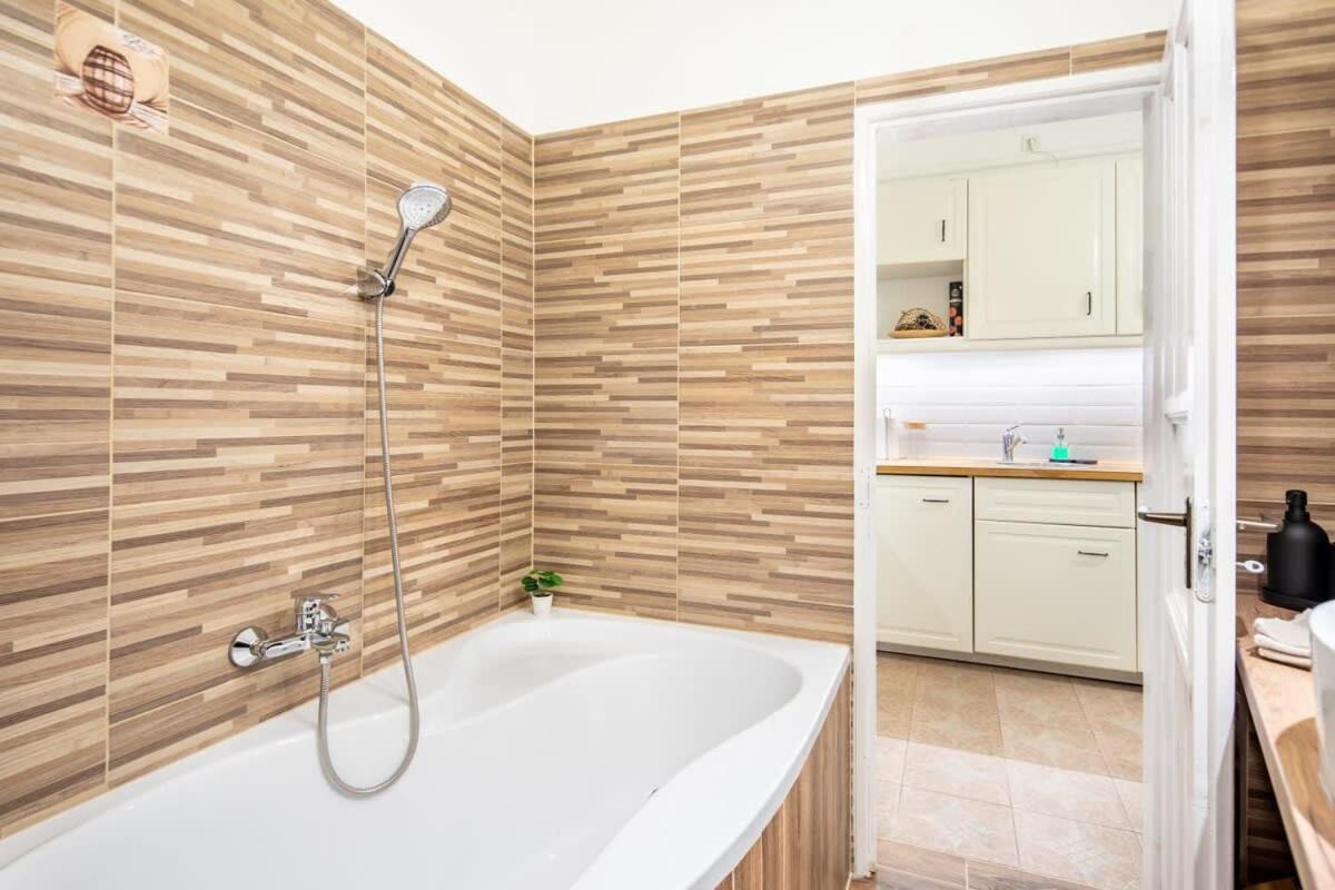 Convenient Apartment At Gastro Driven Location Budapeşte Dış mekan fotoğraf