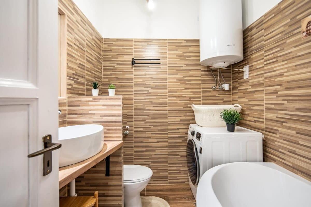Convenient Apartment At Gastro Driven Location Budapeşte Dış mekan fotoğraf